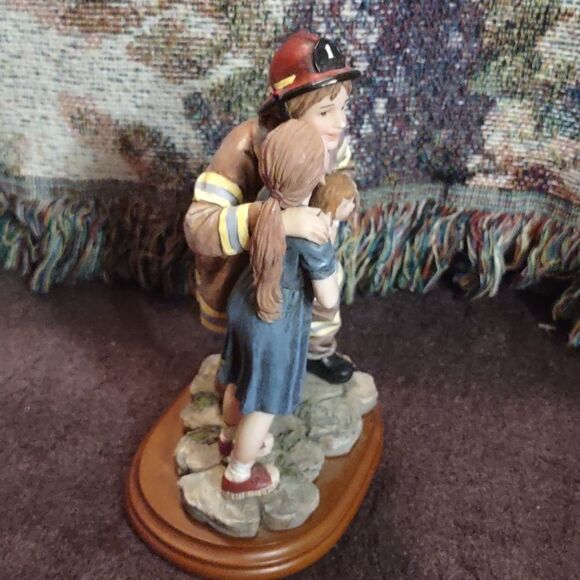Vintage 1998 Vanmark Red Hats of Courage firefighter rescuing girl's doll‎ - Picture 2 of 7